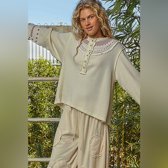 POL Cream Embroidered Waffle Knit Top - Picture 2 of 5